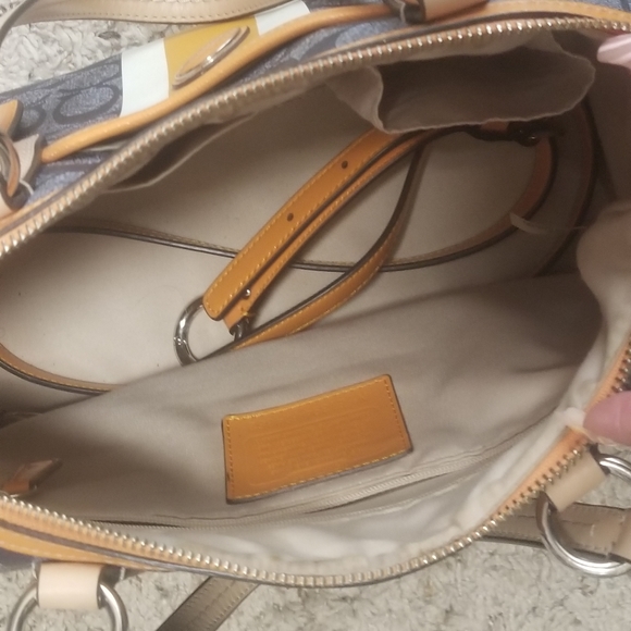 Coach handbag, medium size - Picture 2 of 2